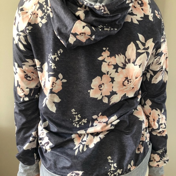 Floral comfy soft hoodie- size Small - Picture 3 of 3